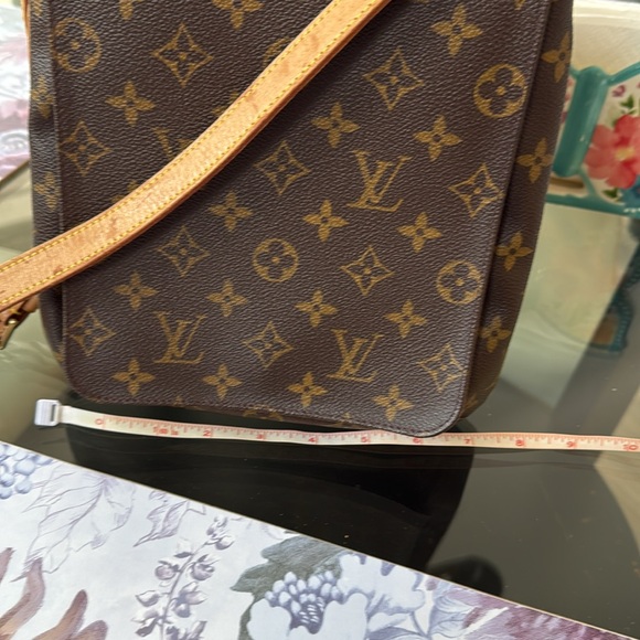 LV authentic shoulder bag - Picture 9 of 16